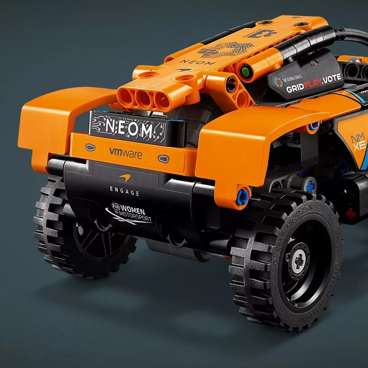 Конструктор LEGO Technic Гоночный автомобиль NEOM McLaren Extreme E