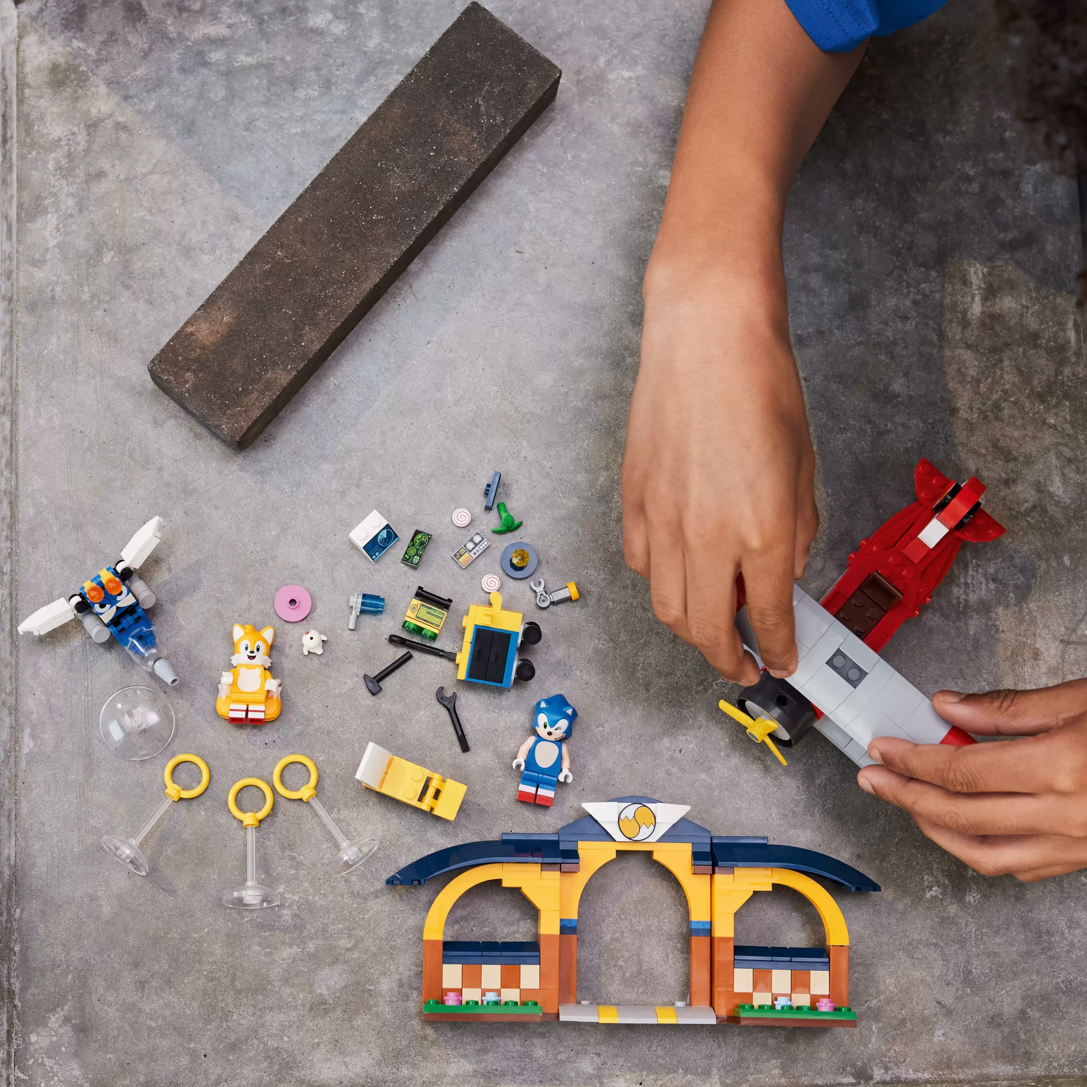 Конструктор LEGO Sonic Мастерская Тейлза и Самолет Торнадо