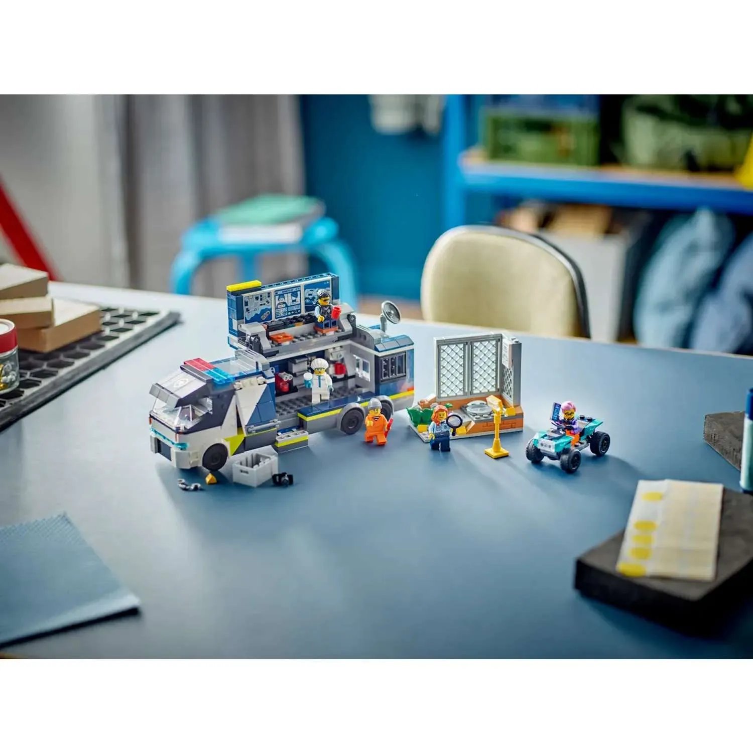 Конструктор LEGO City Полицейская мобильная криминалистическая лаборатория